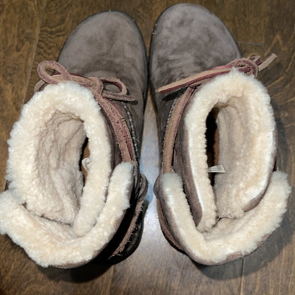 UGG Caspia Boot - Picture 5 of 10